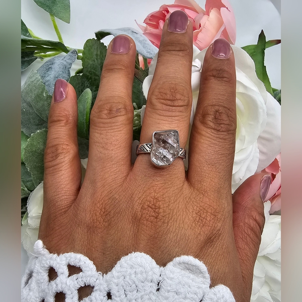 🥰 EMPOWERED RING - Picture 3 of 12